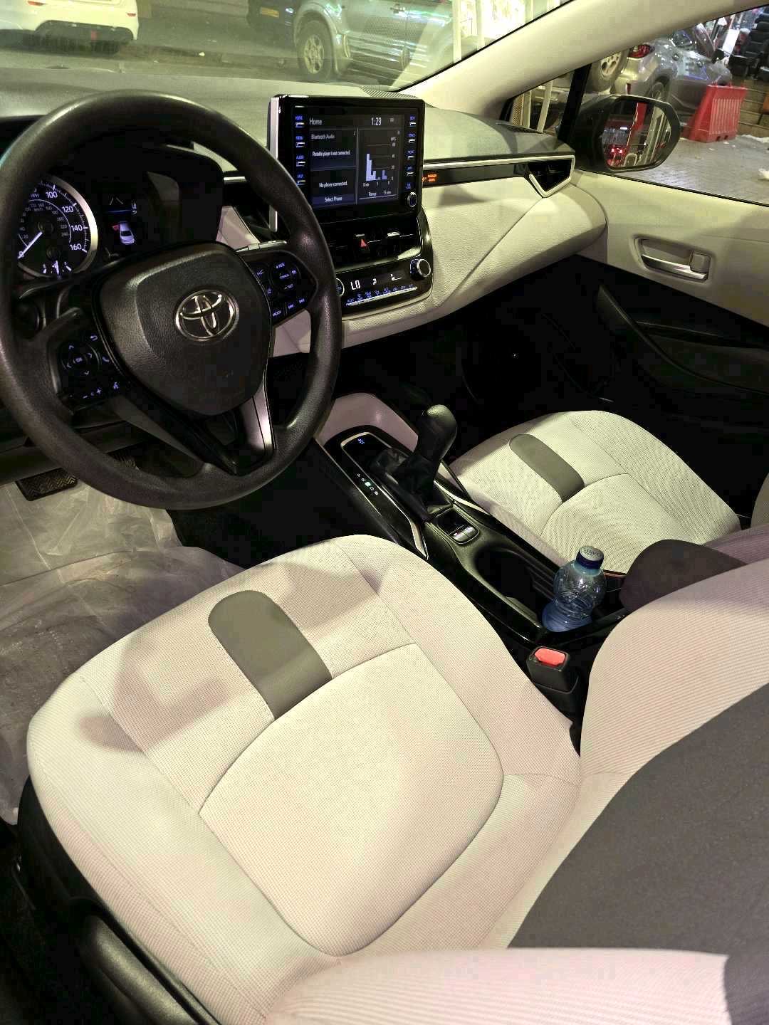 2020 Toyota Corolla LE thumbnail 16