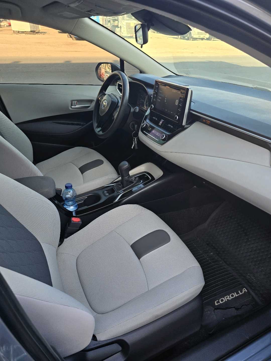 2020 Toyota Corolla LE thumbnail 18