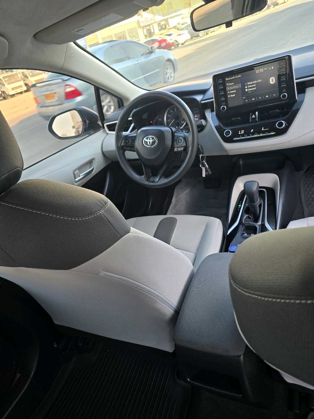 2020 Toyota Corolla LE thumbnail 19