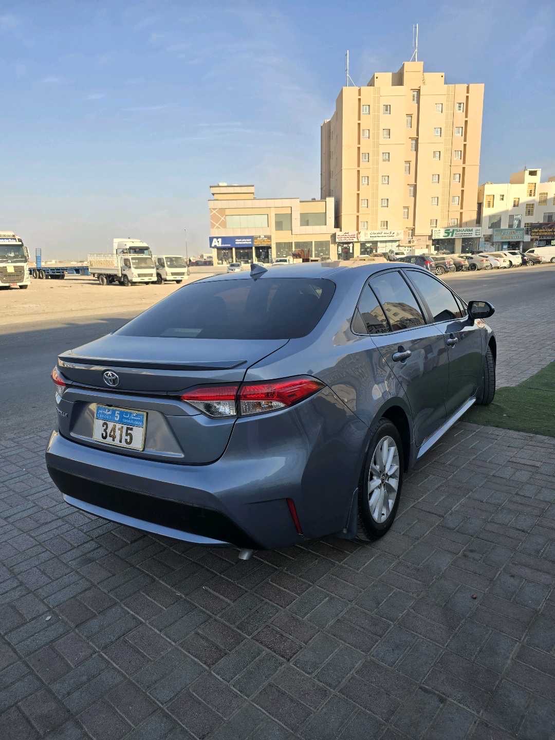 2020 Toyota Corolla LE thumbnail 23