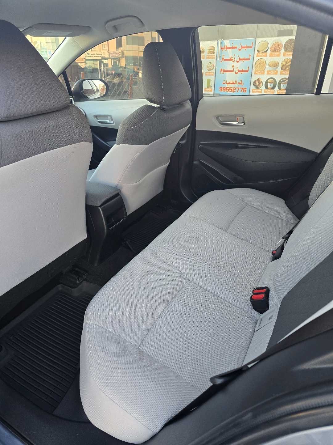 2020 Toyota Corolla LE thumbnail 24