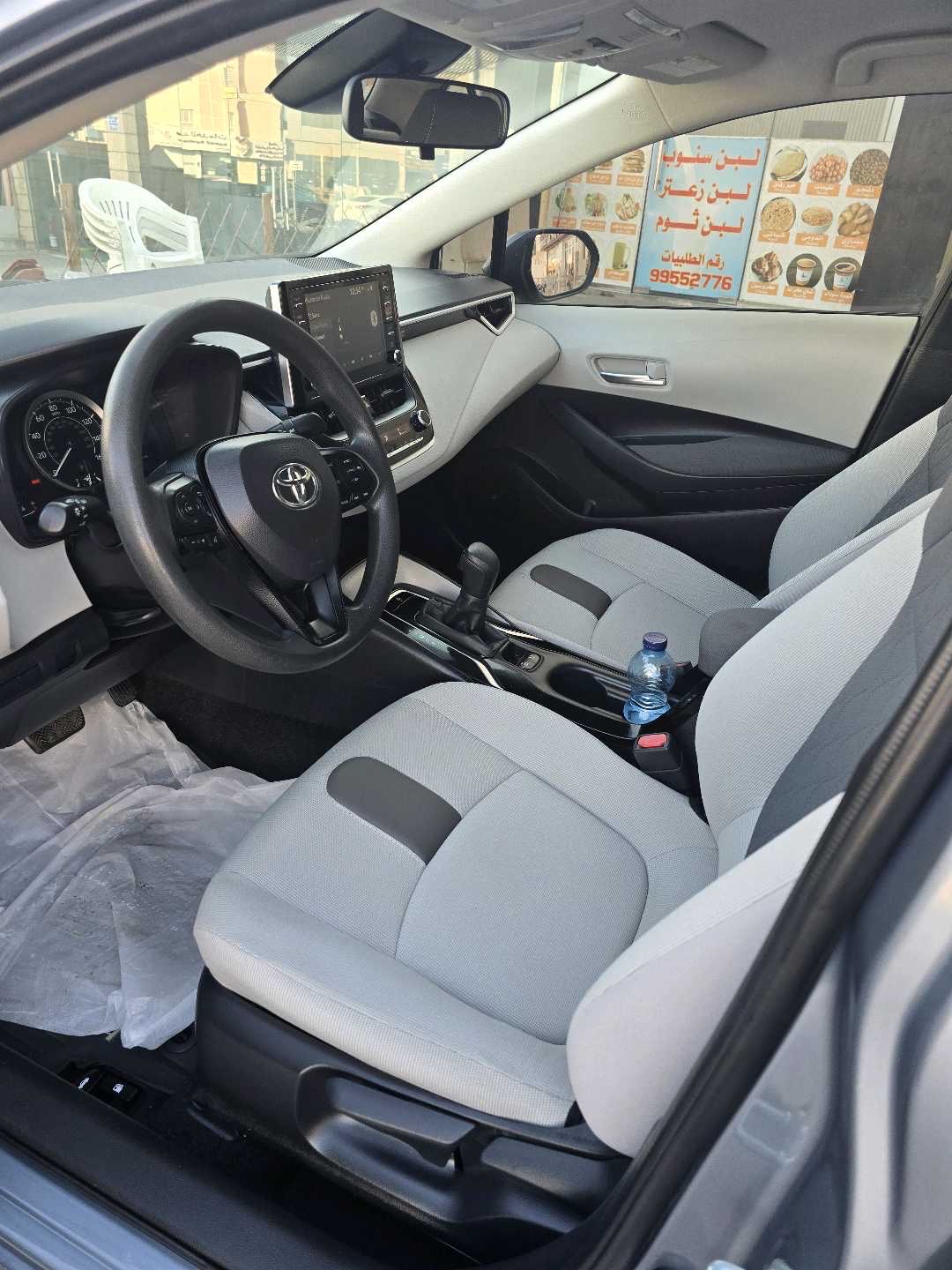 2020 Toyota Corolla LE thumbnail 25