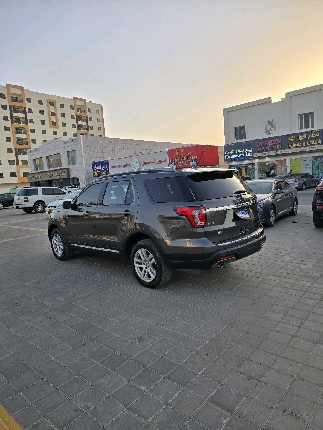 2018 Ford Explorer Sport thumbnail 2
