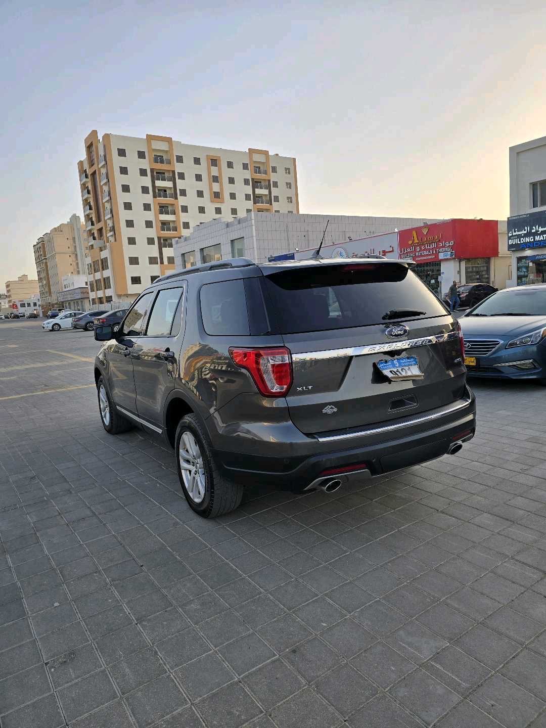 2018 Ford Explorer Sport thumbnail 16
