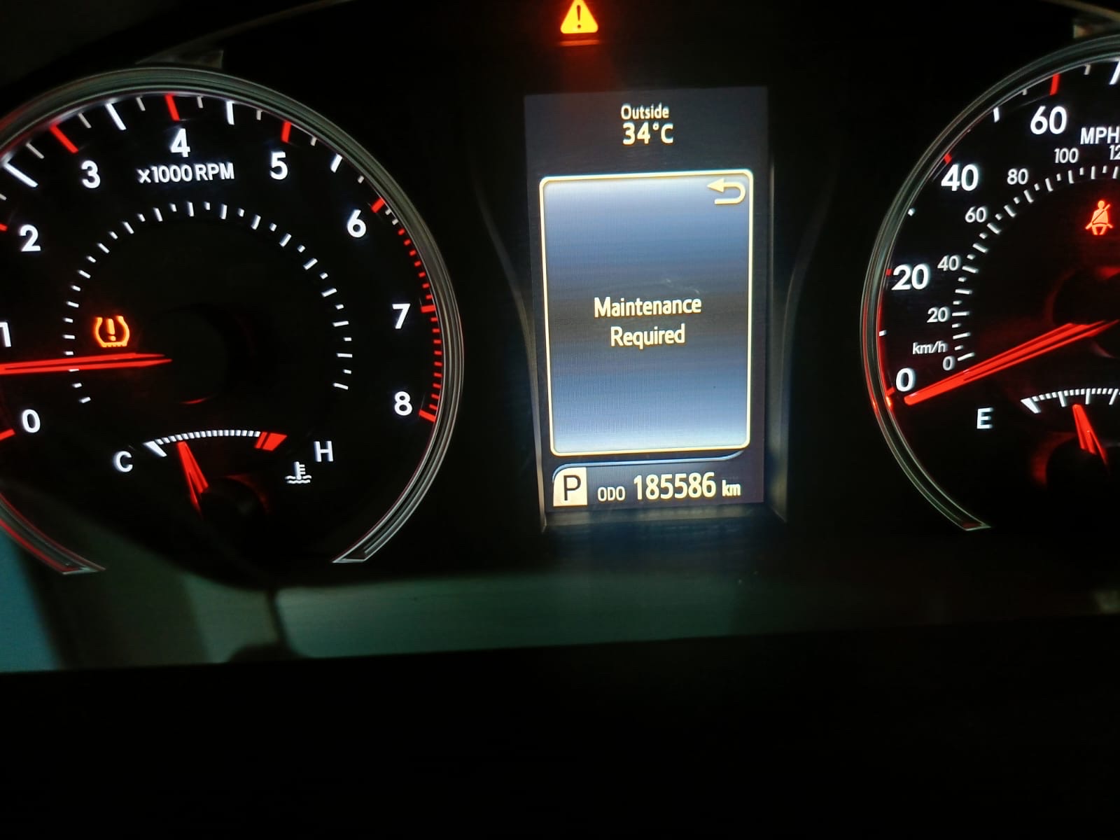 2016 Toyota Camry SE thumbnail 3