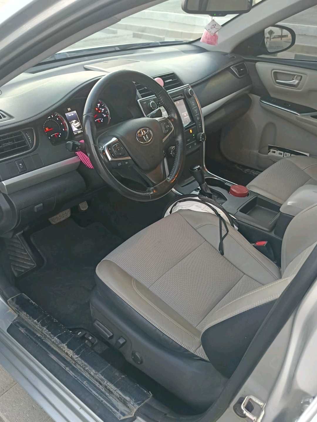 2016 Toyota Camry SE thumbnail 4