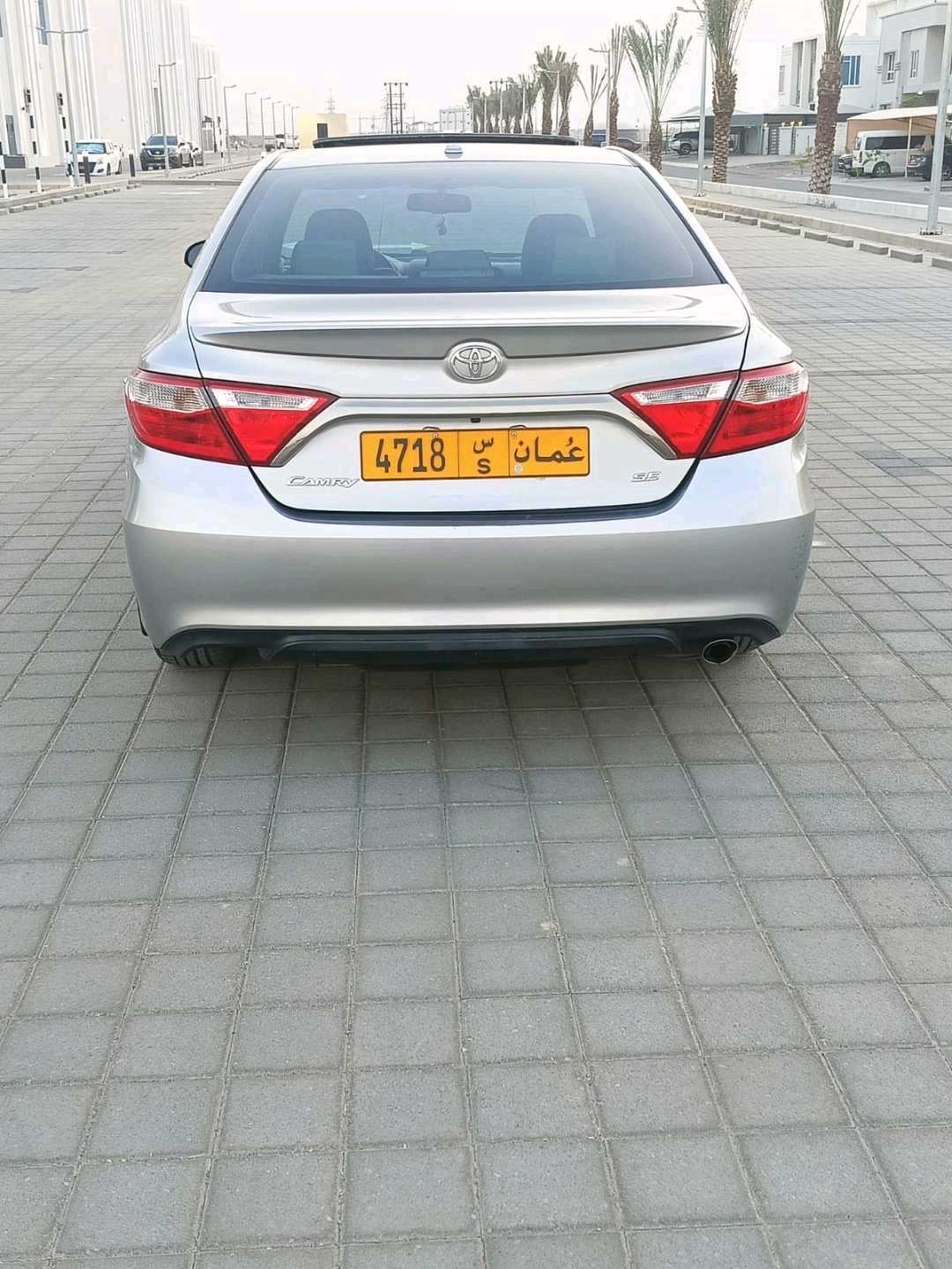 2016 Toyota Camry SE thumbnail 6