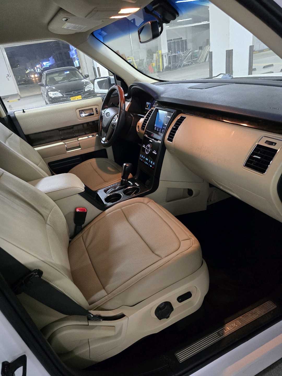 2019 Ford Flex SE thumbnail 26