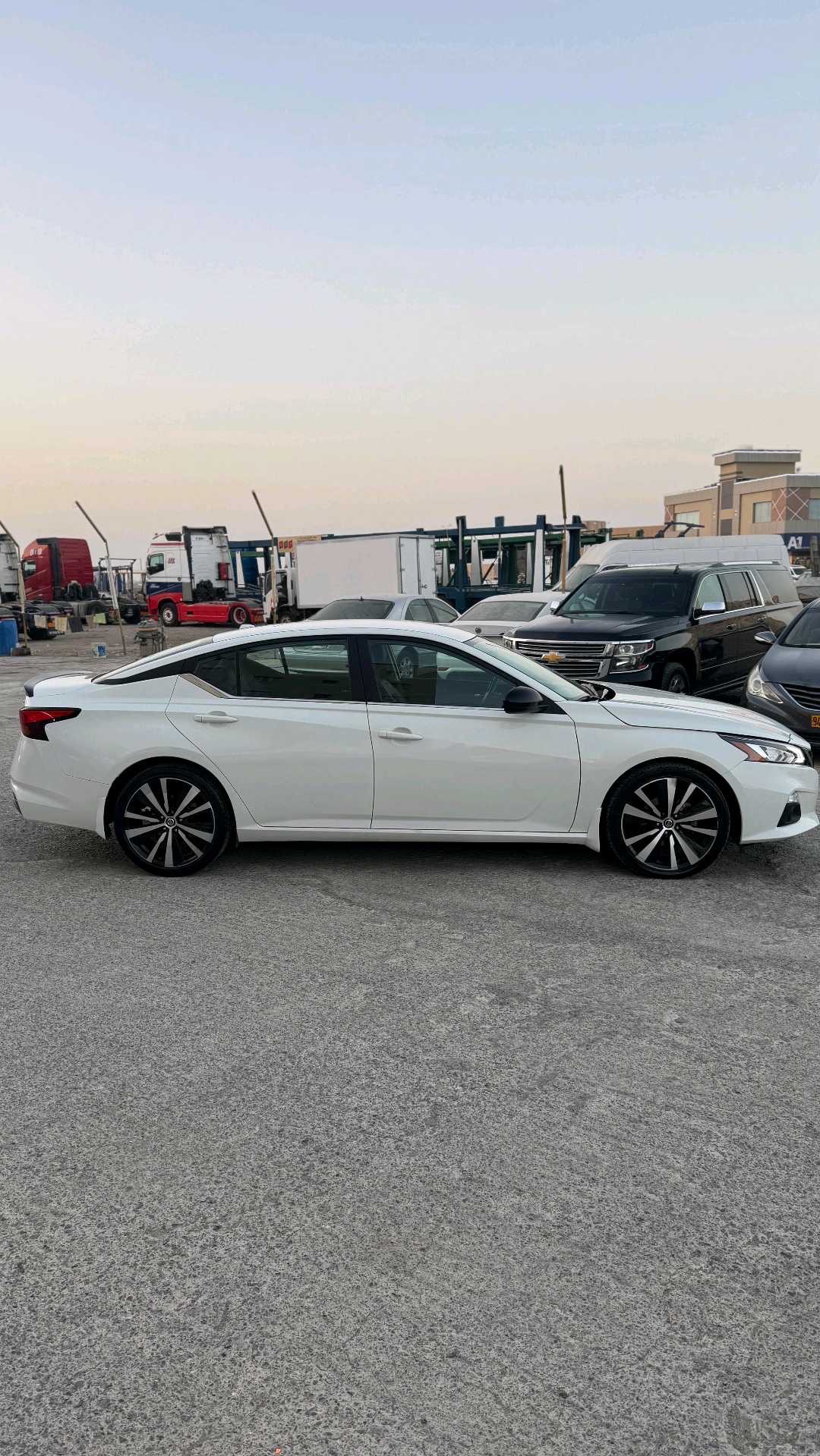 2022 Nissan Altima SR thumbnail 5