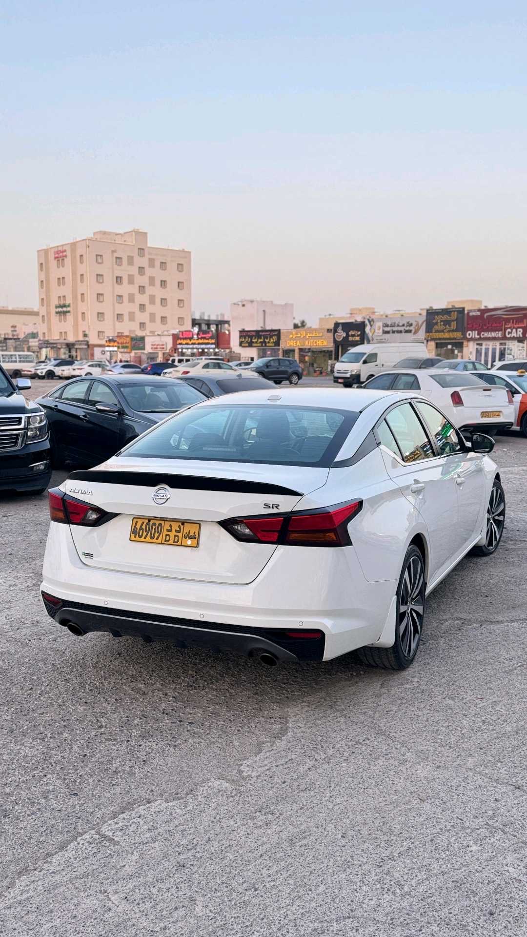 2022 Nissan Altima SR thumbnail 9