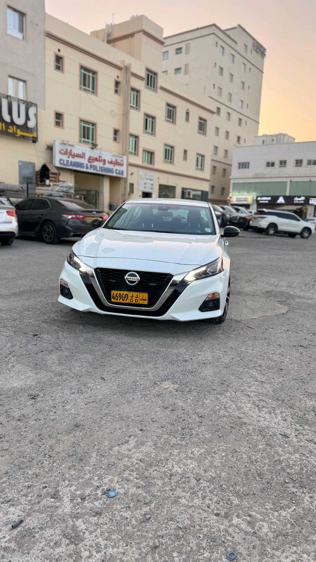 2022 Nissan Altima SR thumbnail 11