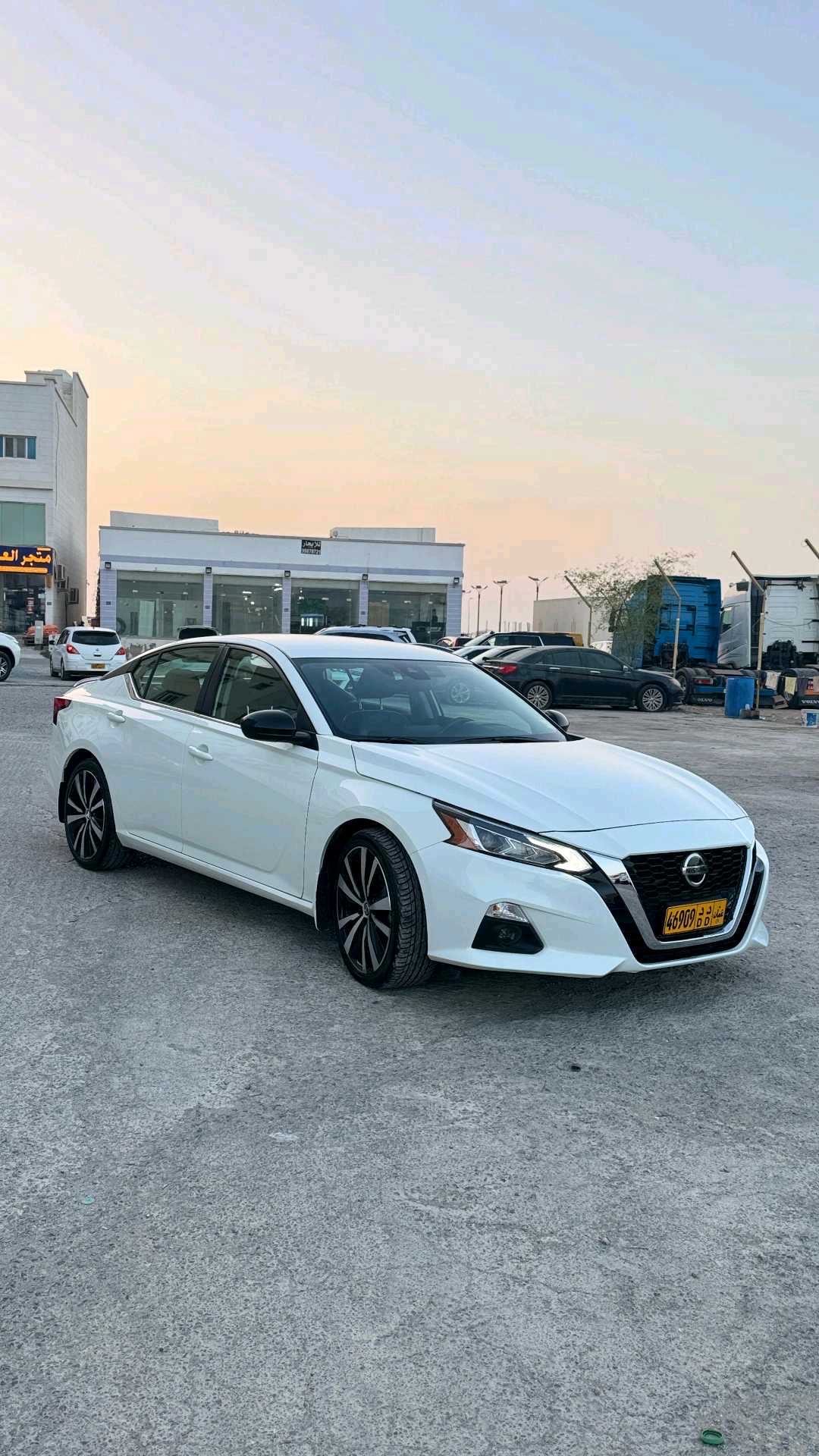 2022 Nissan Altima SR thumbnail 12