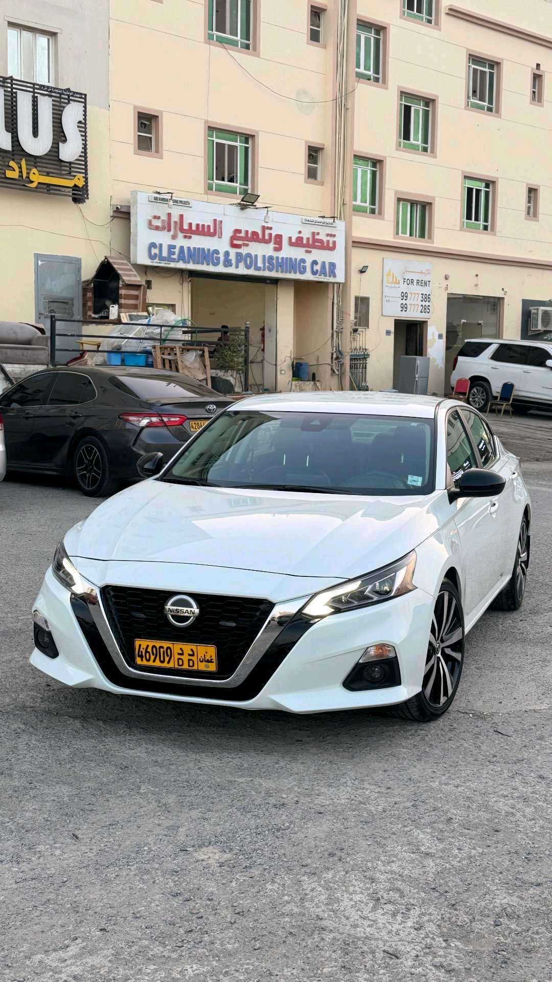 2022 Nissan Altima SR thumbnail 15