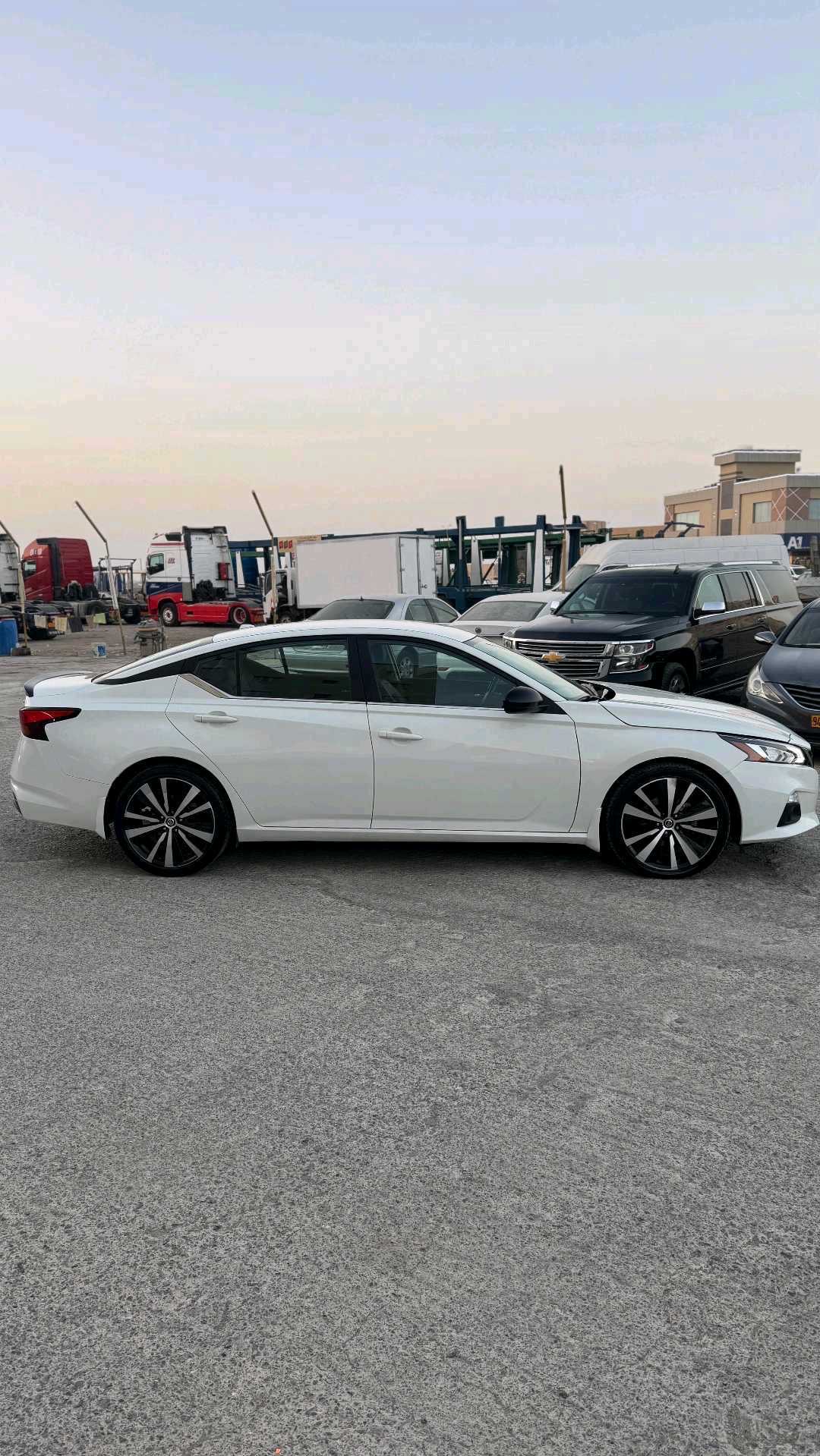 2022 Nissan Altima SR thumbnail 16