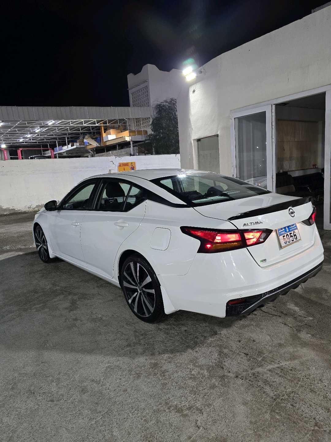 2022 Nissan Altima SR thumbnail 23