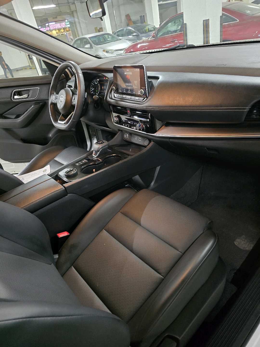 2021 Nissan Rogue SV thumbnail 14