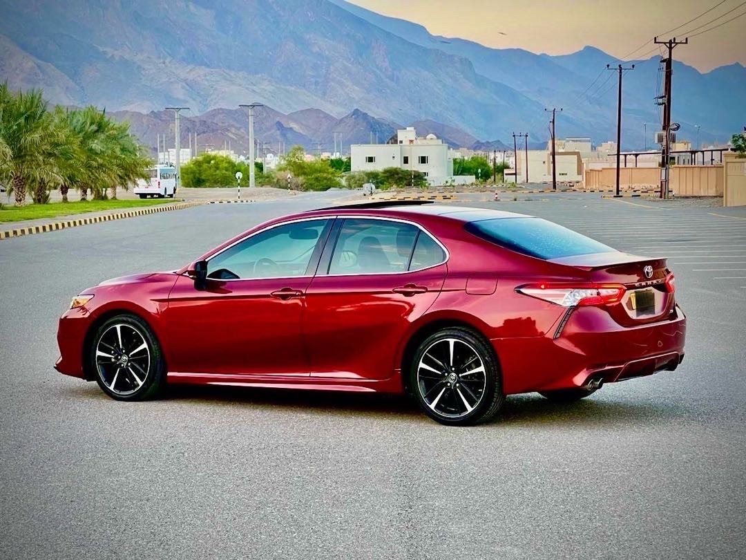 2018 Toyota Camry XSE thumbnail 2