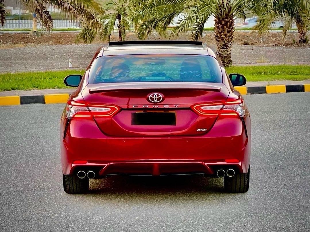 2018 Toyota Camry XSE thumbnail 3