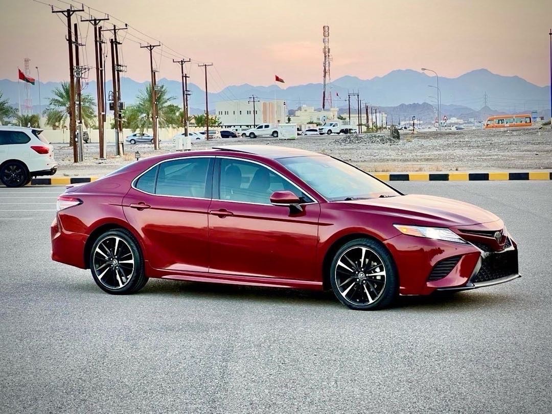 2018 Toyota Camry XSE thumbnail 4
