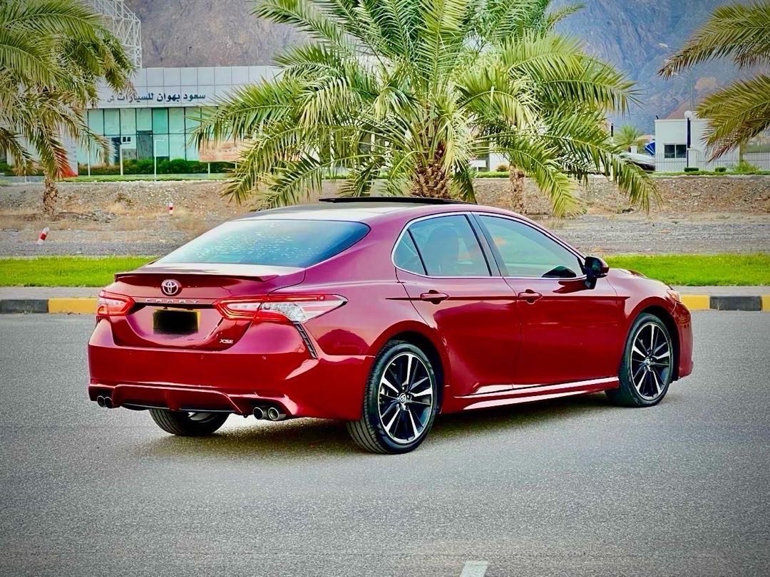 2018 Toyota Camry XSE thumbnail 6