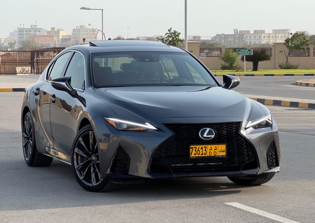 2021 Lexus IS 350 thumbnail 2