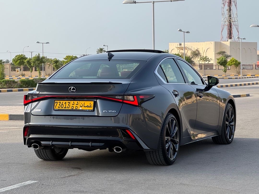 2021 Lexus IS 350 thumbnail 4