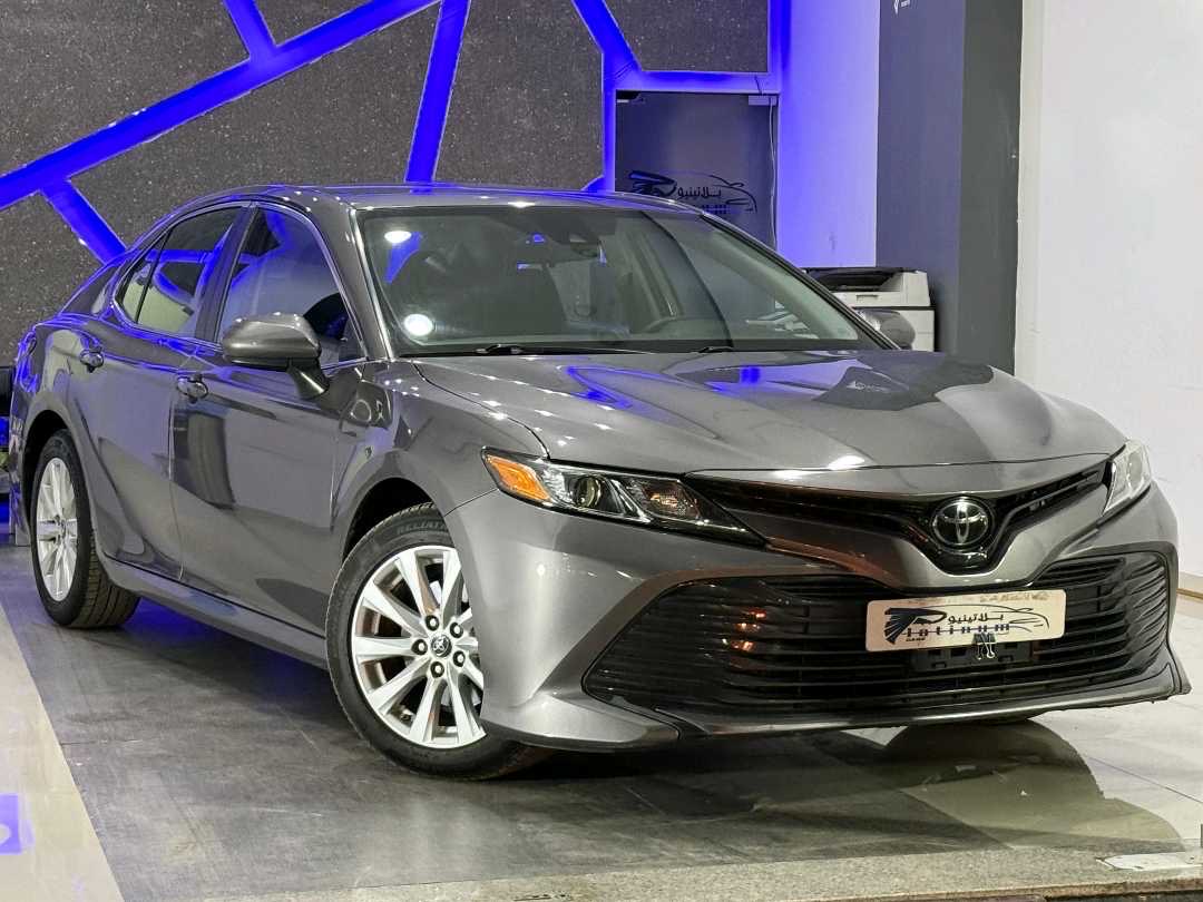 2019 Toyota Camry LE thumbnail 2