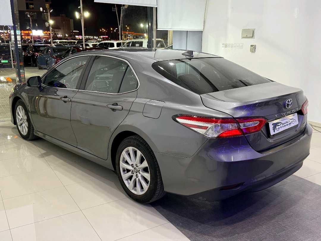 2019 Toyota Camry LE thumbnail 3