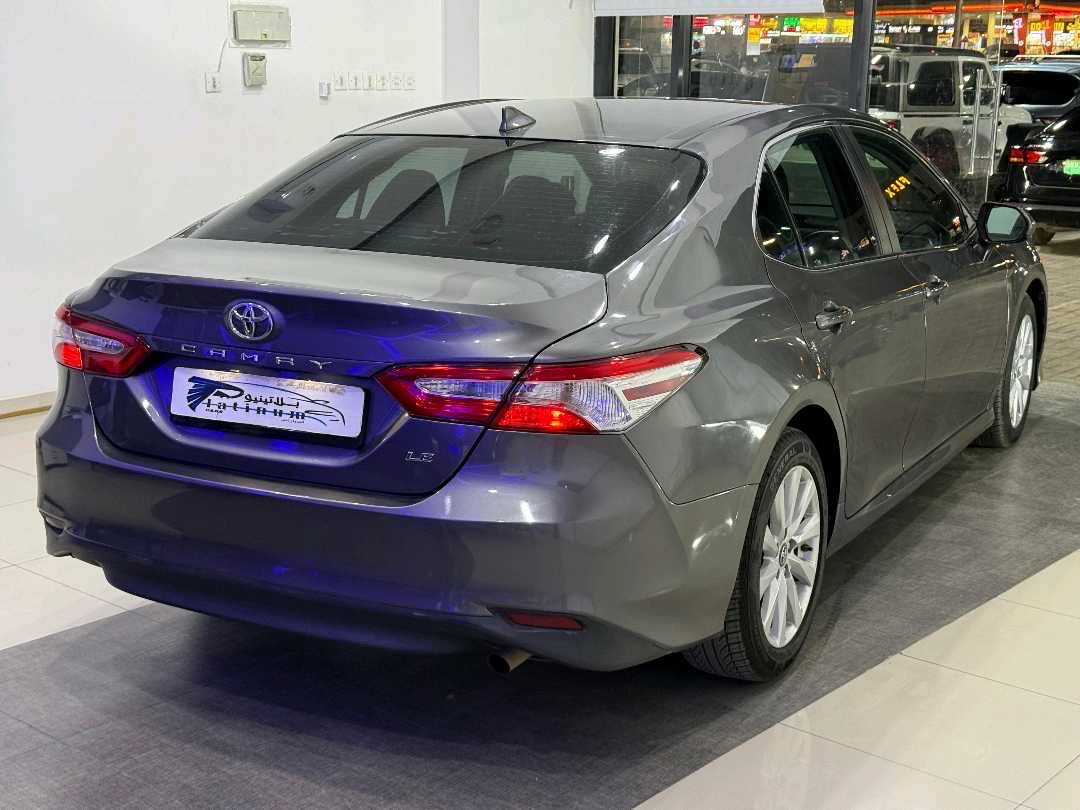 2019 Toyota Camry LE thumbnail 4