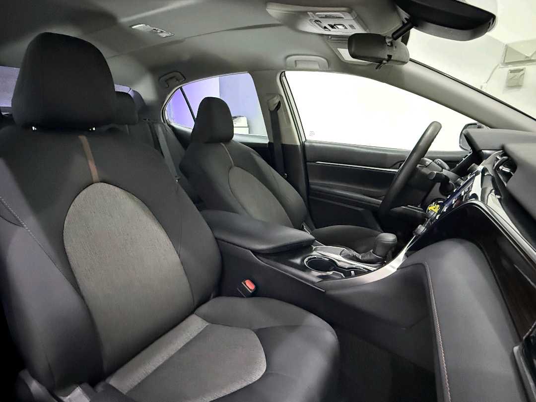 2019 Toyota Camry LE thumbnail 6