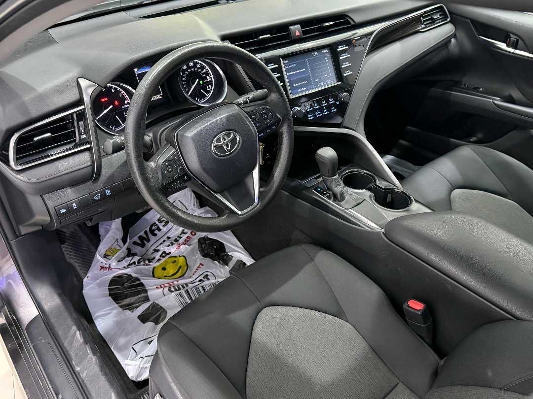2019 Toyota Camry LE thumbnail 8