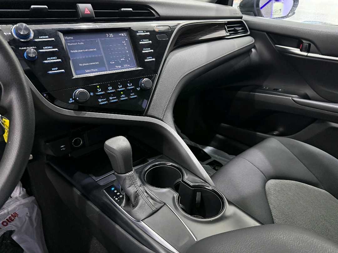 2019 Toyota Camry LE thumbnail 9