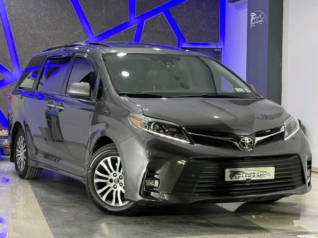 2018 Toyota Sienna thumbnail 3