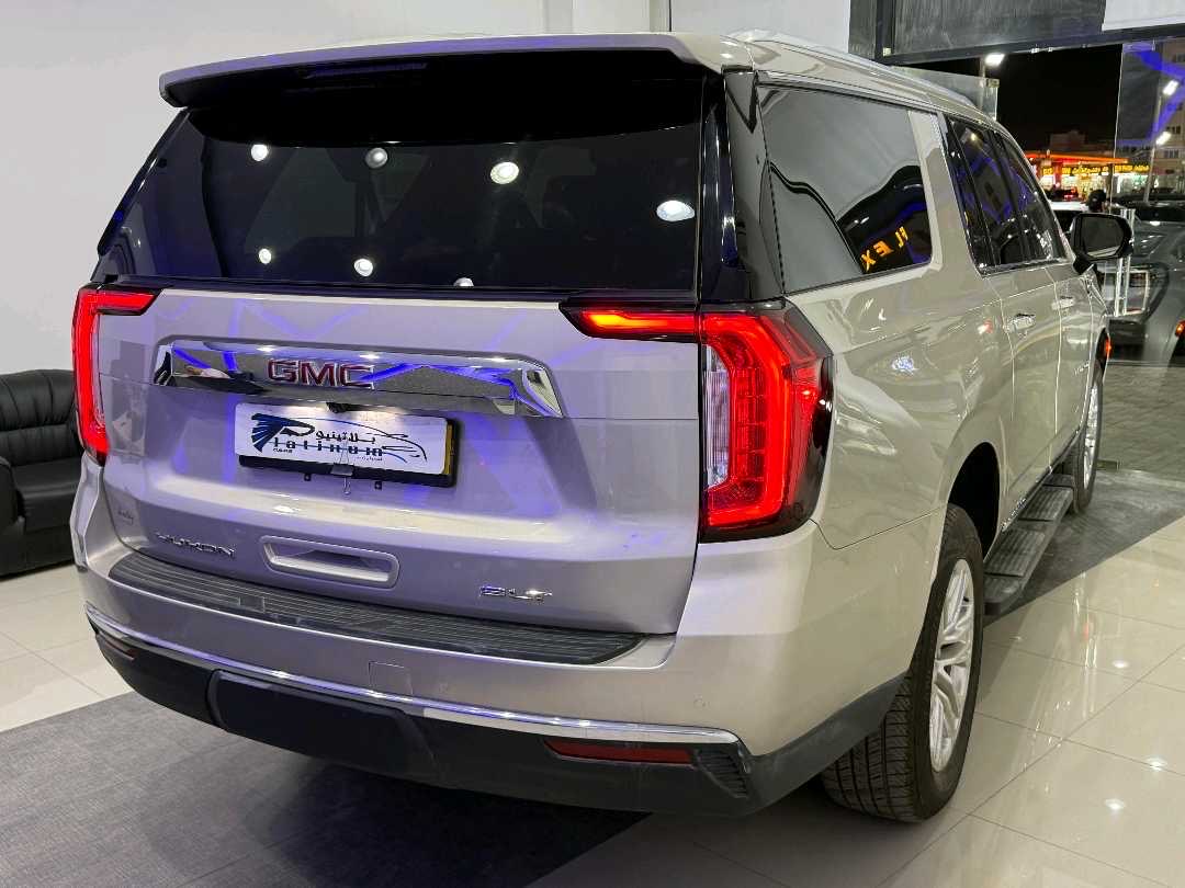 2023 GMC Yukon SLE thumbnail 4