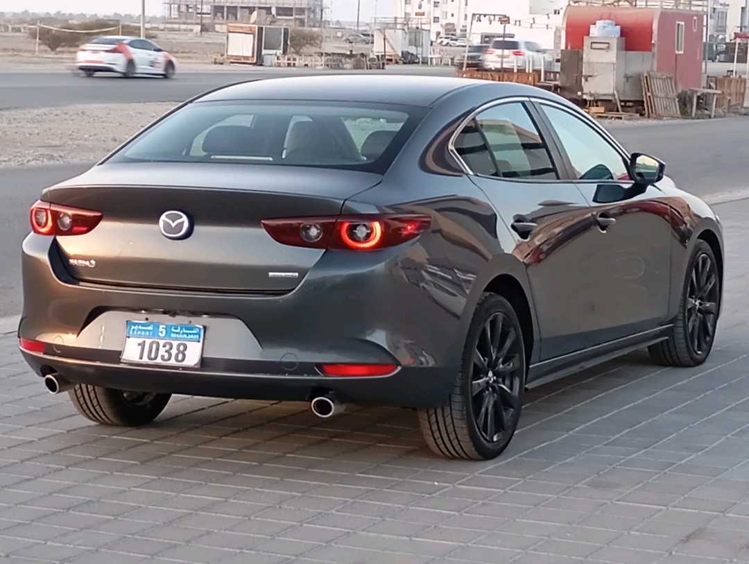 2025 Mazda 3 SLE thumbnail 3