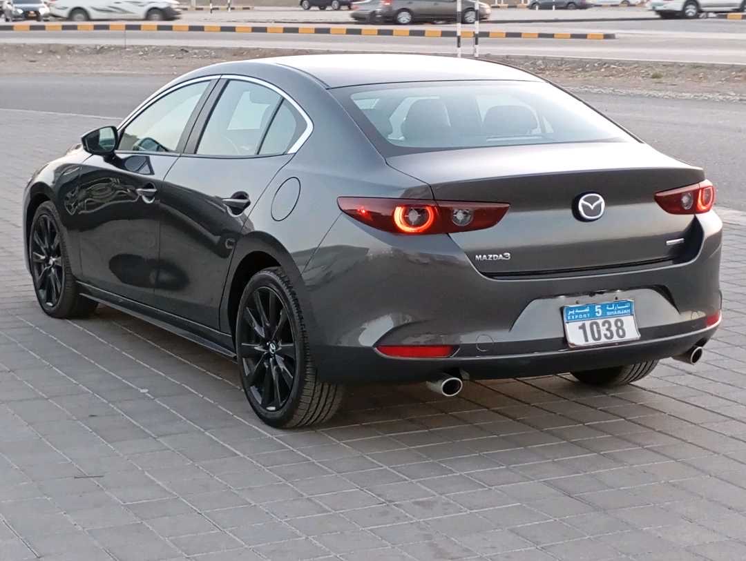 2025 Mazda 3 SLE thumbnail 4