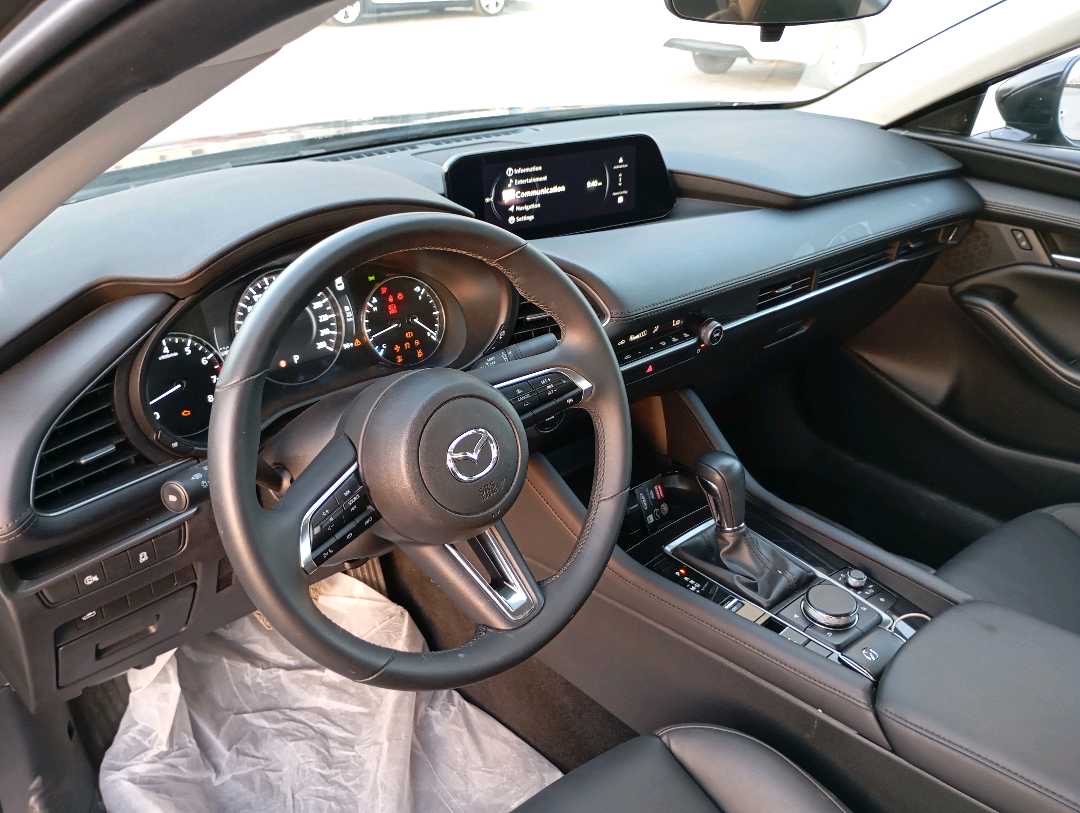 2025 Mazda 3 SLE thumbnail 8