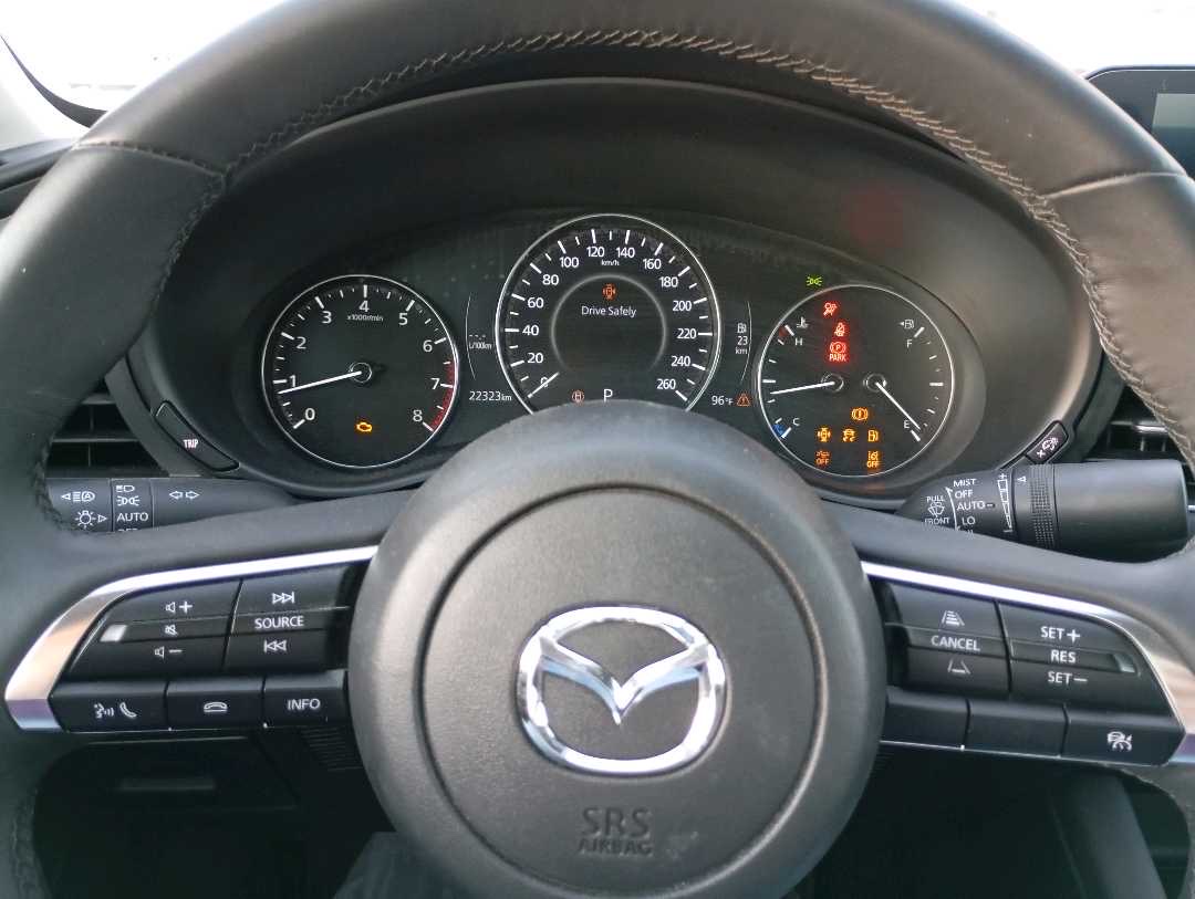 2025 Mazda 3 SLE thumbnail 10