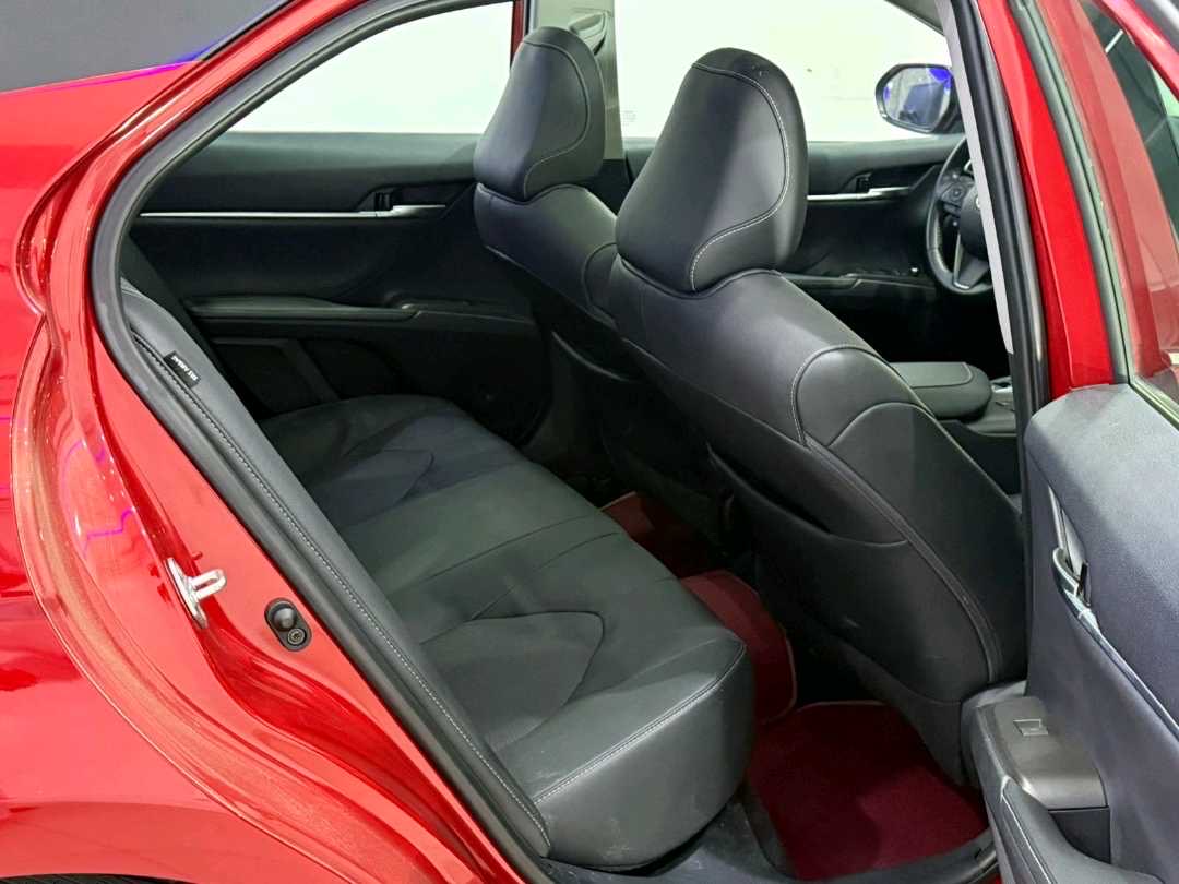 2021 Toyota Camry XSE thumbnail 4