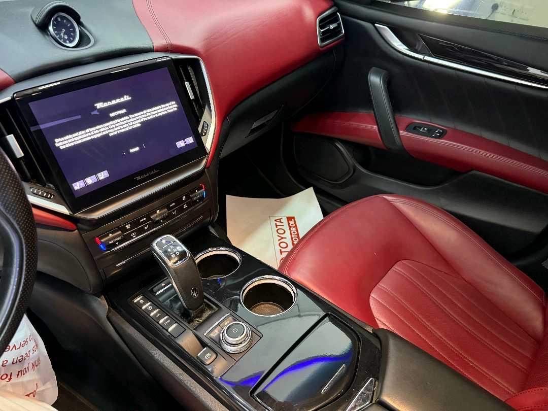 2022 Maserati Ghibli Base thumbnail 9