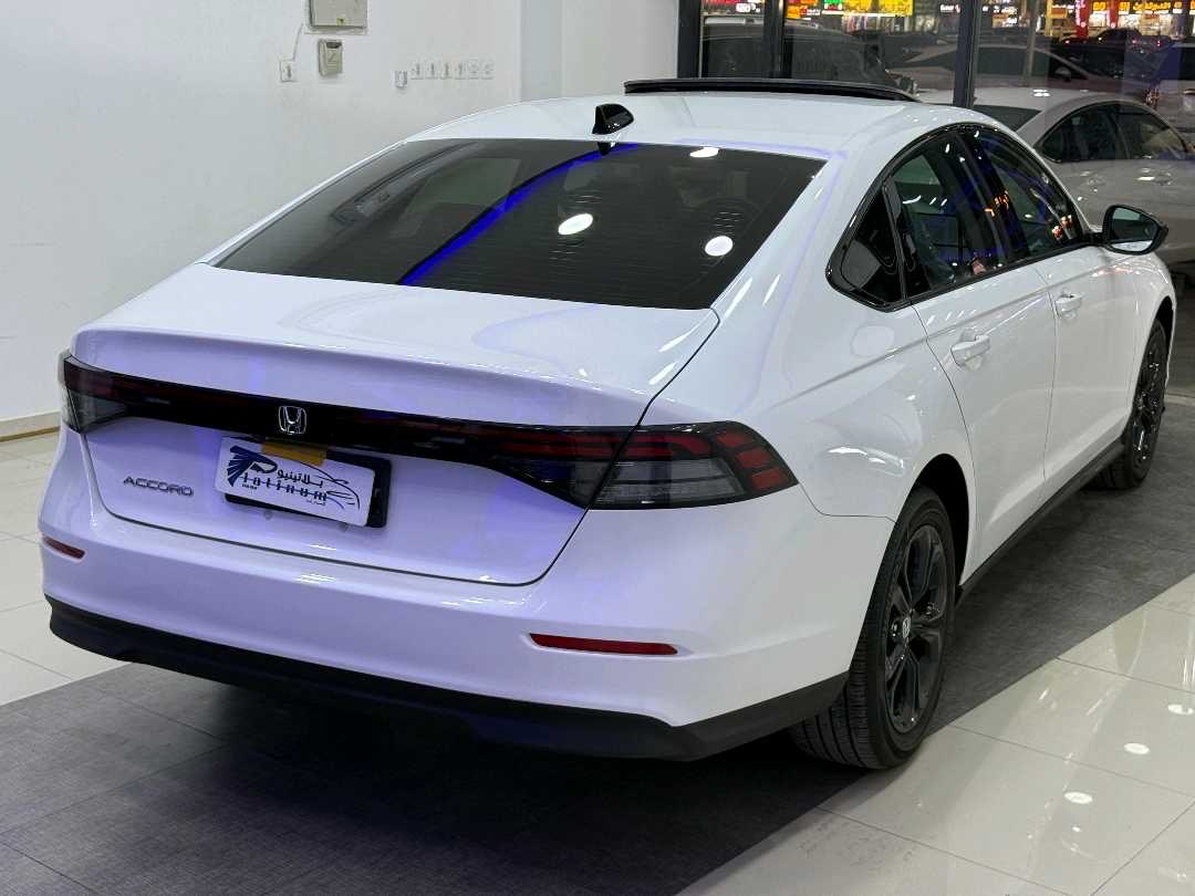 2025 Honda Accord EX-L Hybrid thumbnail 2