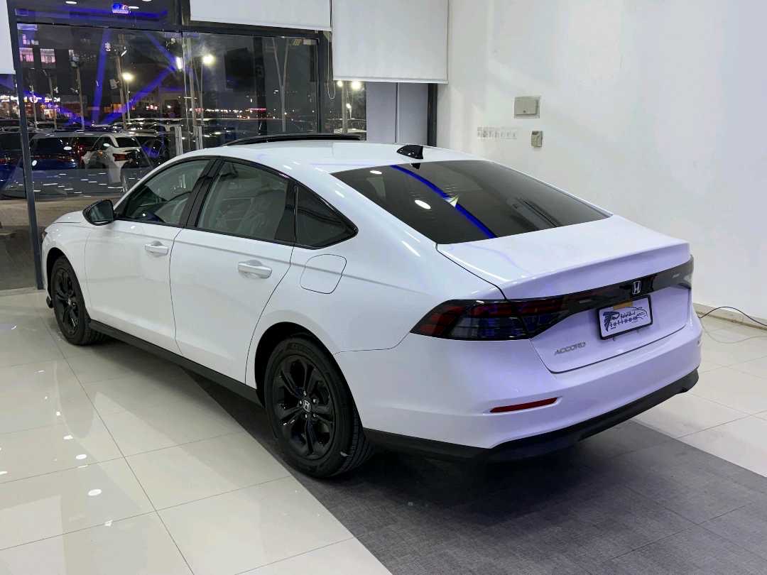 2025 Honda Accord EX-L Hybrid thumbnail 3