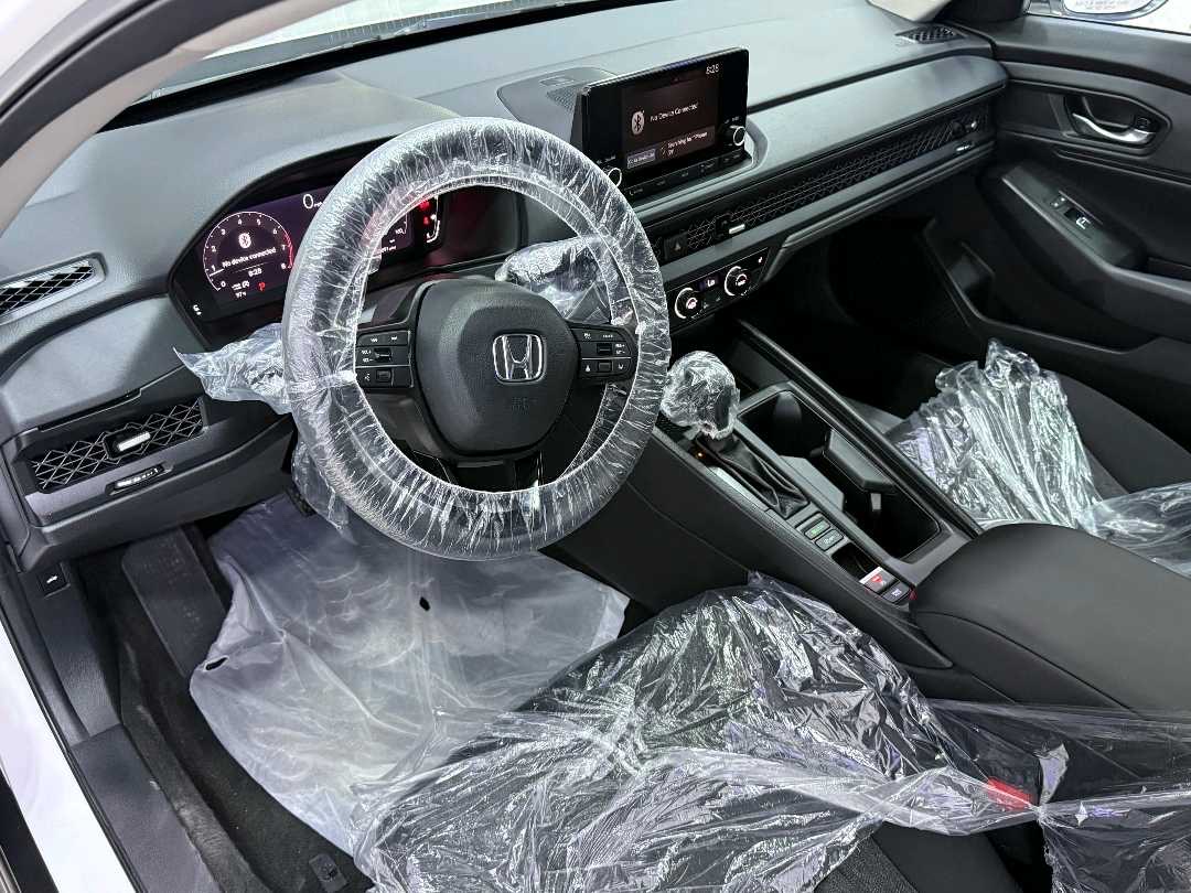 2025 Honda Accord EX-L Hybrid thumbnail 7