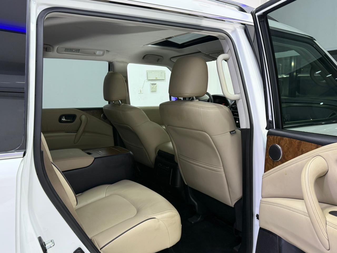 2023 Nissan Armada SL thumbnail 5