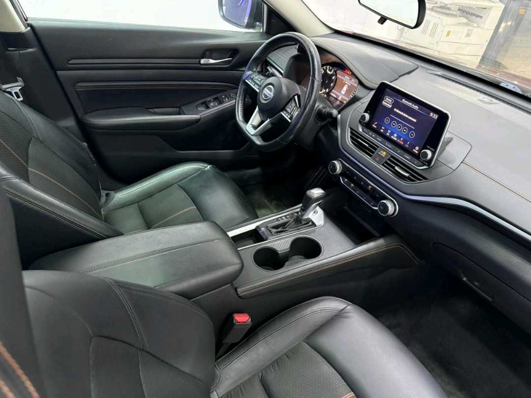 2019 Nissan Altima SR thumbnail 7