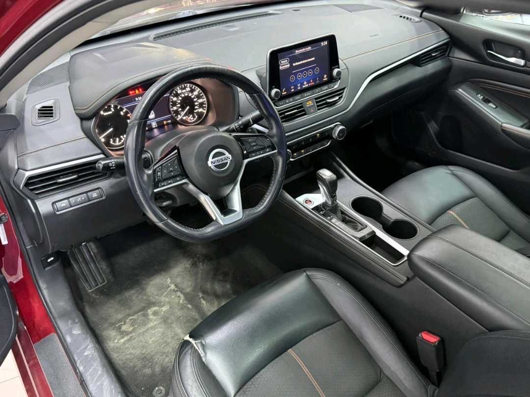 2019 Nissan Altima SR thumbnail 8