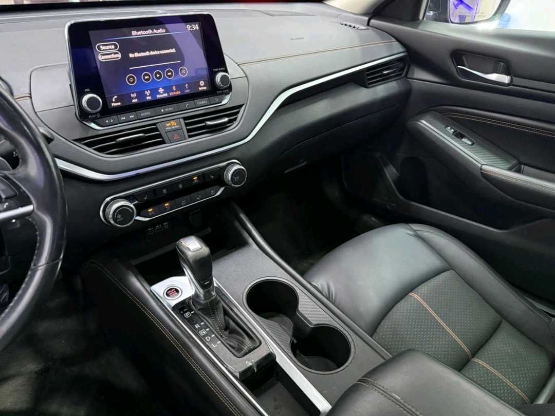 2019 Nissan Altima SR thumbnail 9
