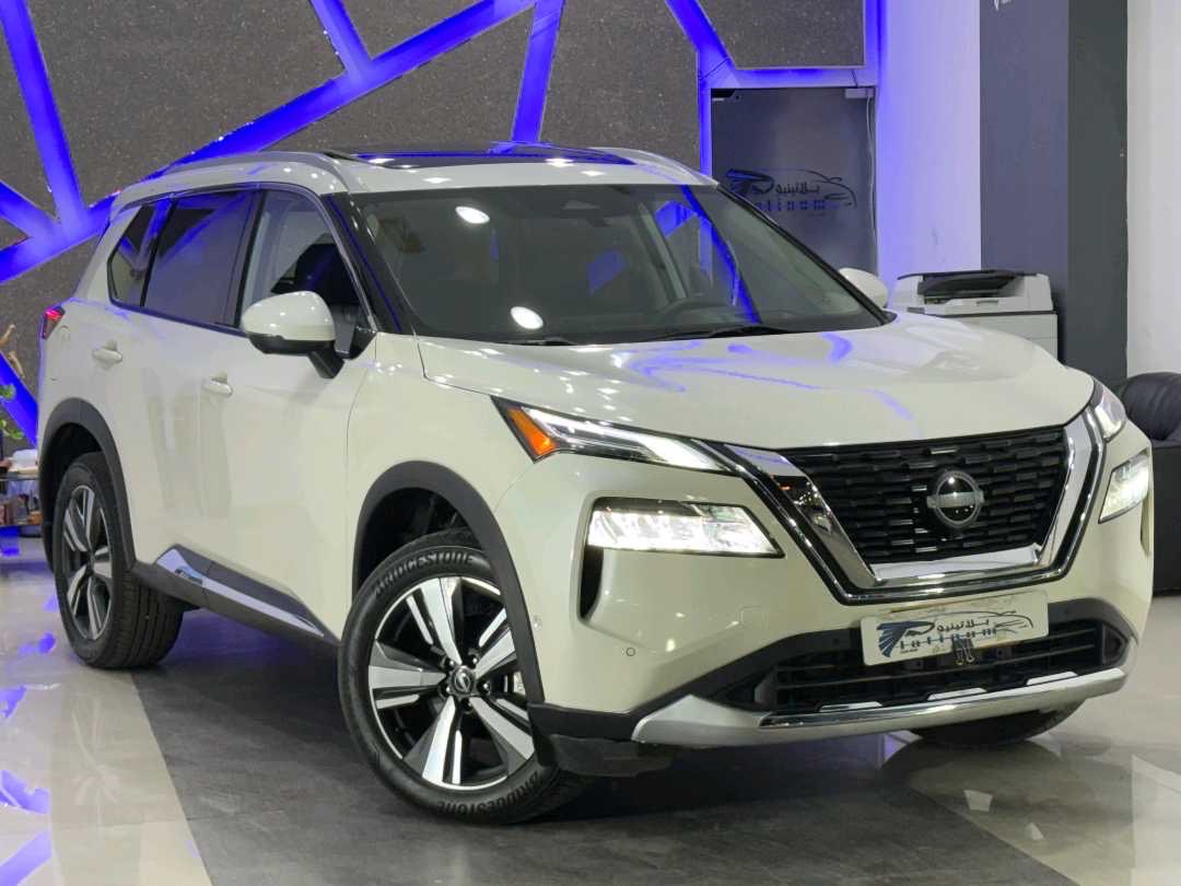 2023 Nissan Rogue Platinum thumbnail 2