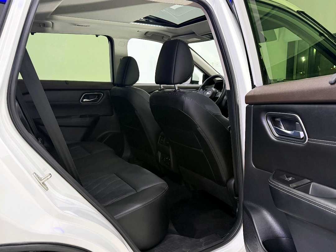 2023 Nissan Rogue Platinum thumbnail 5