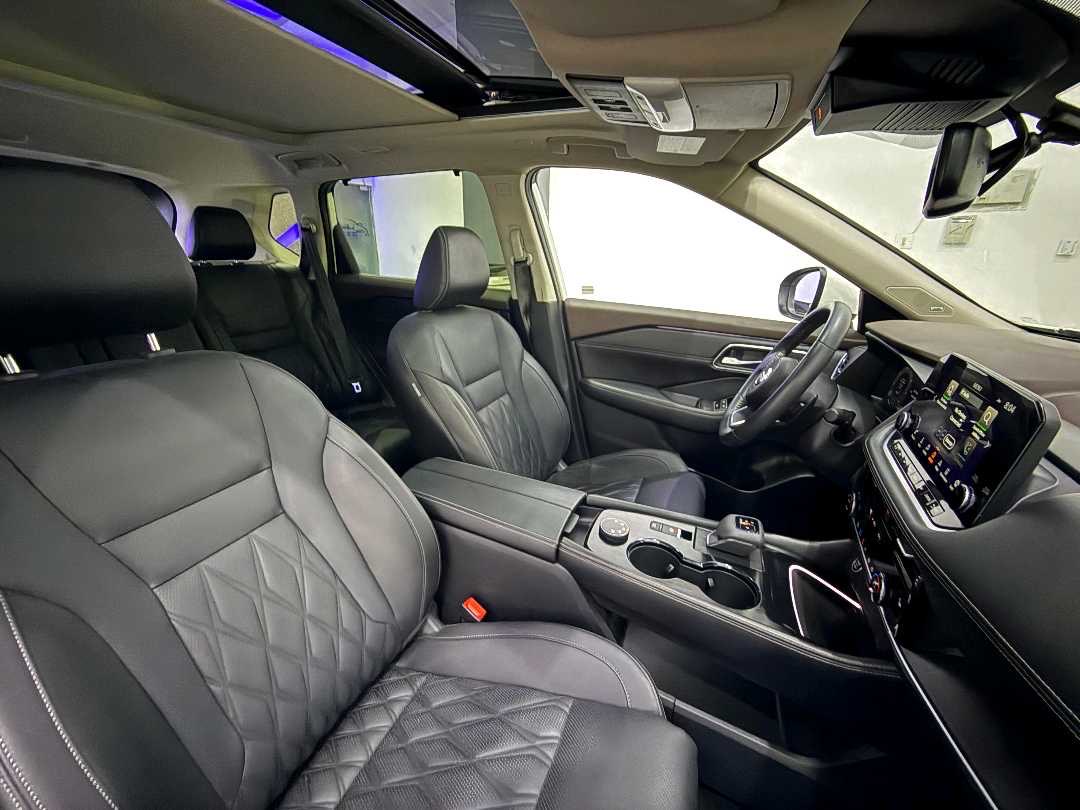2023 Nissan Rogue Platinum thumbnail 6